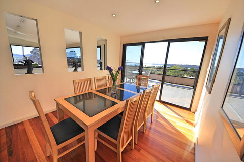Georges Bay Luxury - Australian Directory 2