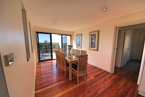 Georges Bay Luxury - Australian Directory 3