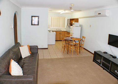 Geraldton Holiday Unit - Australian Directory 3