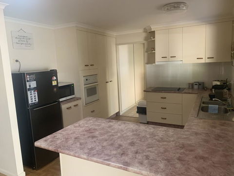 Gin Gin Budget Accommodation - Australian Directory 3