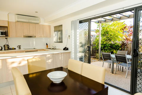 Gladstone Heights Executive Apartments - Australian Directory 2