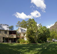 Glass House Mountains Ecolodge - Australian Directory