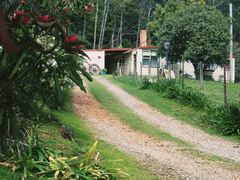 Glenbrook House & Cottage - Australian Directory 1
