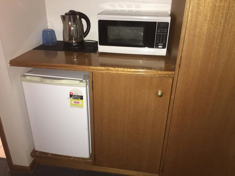 Golden Chain Aalana Motor Inn - Australian Directory 2