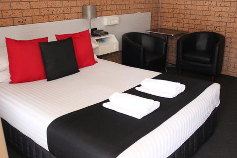 Golden Harvest Motor Inn Moree - Australian Directory 1