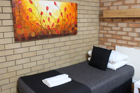 Golden Harvest Motor Inn Moree - Australian Directory 2