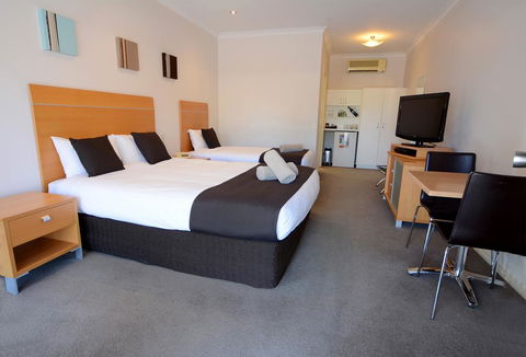 Golden Reef Motor Inn - Australian Directory 3