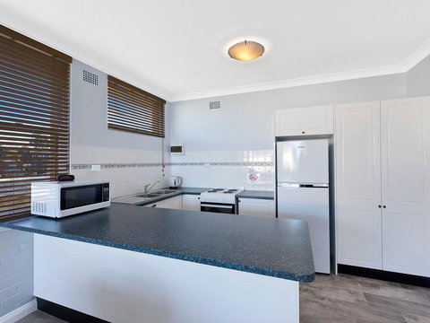 Golden Sands Apartment 10 - Australian Directory 3
