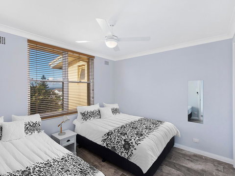 Golden Sands Apartment 10 - Australian Directory 1