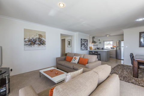 Golden Sands Beach Apartment - Australian Directory 1