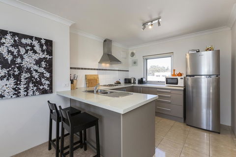 Golden Sands Beach Apartment - Australian Directory 3