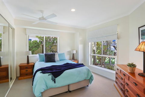 Gone Fishin' - Noosa Waters - Australian Directory 1