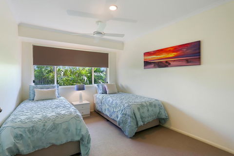 Gone Fishin' - Noosa Waters - Australian Directory 3