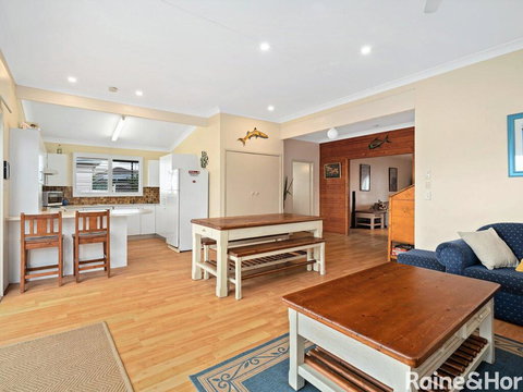 Gone To The Beach - 40 Coogee Ave, The Entrance No - Australian Directory 3