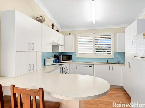 Gone To The Beach - 40 Coogee Ave, The Entrance No - Australian Directory 1