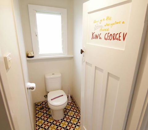 Good Vibes, 18 East Street - Australian Directory 3