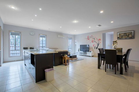 Gorgeous 4BR Home In Point Cook - Australian Directory 3