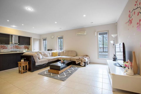 Gorgeous 4BR Home In Point Cook - Australian Directory 1
