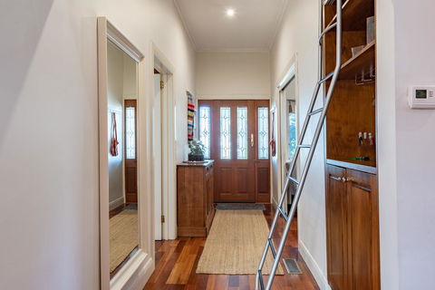 Gorgeous Family Retreat - Australian Directory 3