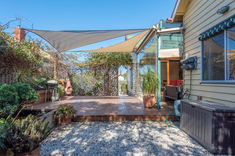 Gorgeous Family Retreat - Australian Directory 1