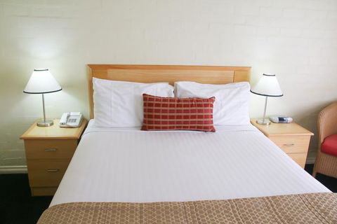 Grand Country Lodge - Australian Directory 1