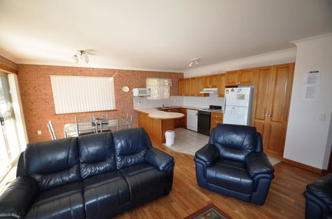 Grand Pacific 1 - Unit 4 - Australian Directory 3