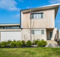Grandview Luxury 11 - Australian Directory