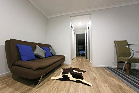 Granny Flat Next To Golf Course - Australian Directory 3