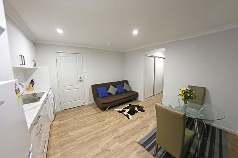 Granny Flat Next To Golf Course - Australian Directory 0