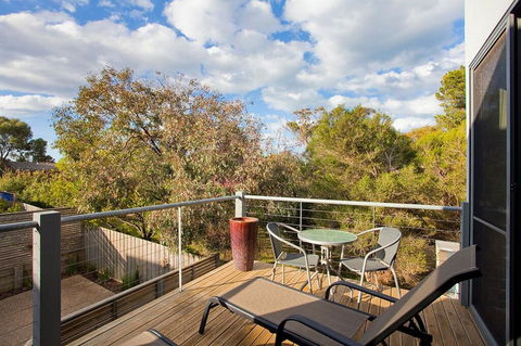 Great Ocean Retreat 5-7 - Australian Directory 1