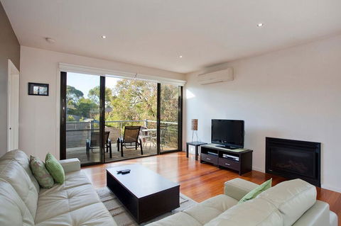 Great Ocean Retreat 5-7 - Australian Directory 2