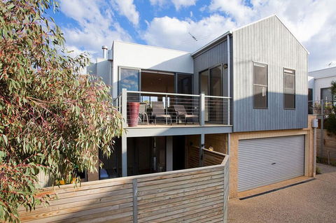 Great Ocean Retreat 5-7 - Australian Directory 0