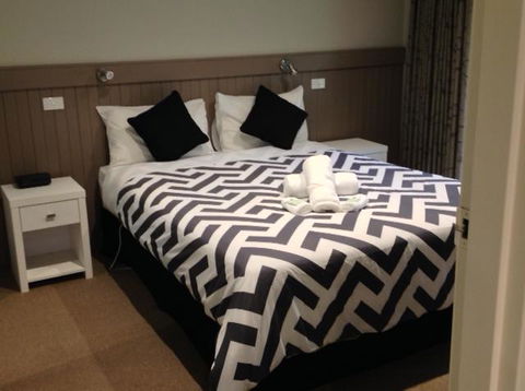 Grevillea Gardens Apartment 3 - Australian Directory 2