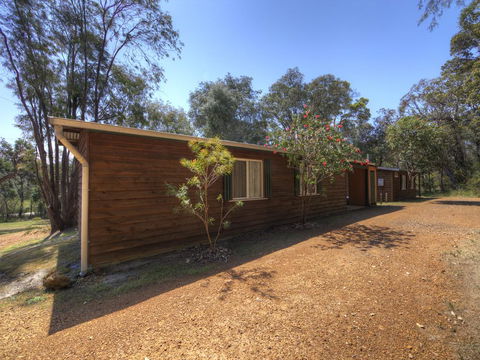 Gum Grove Chalets - Australian Directory 3