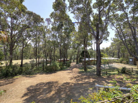 Gum Grove Chalets - Australian Directory 1