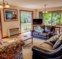 GUMS  ROSES - Family home in the heart of town. - Australian Directory