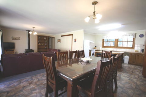 Halls Gap Log Cabins - Australian Directory 1