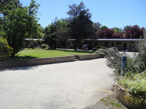 Hamilton Hume Motor Inn - Australian Directory 1