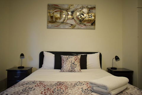 Hamilton Lakeside Motel - Australian Directory 3