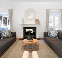 Hamptons Style Family Home 5 Minutes From Beach - Australian Directory