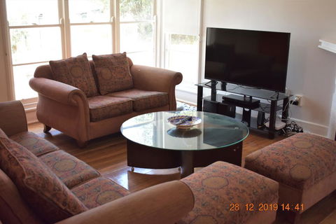 Happy Cozy House For Holidays, Beach, BBQ, Pet Friendly 35kms From CBD In Country Life Style !!! - Australian Directory 2