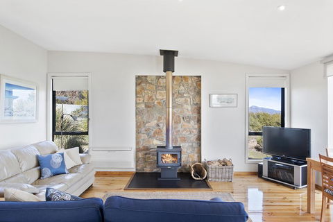 Hazards Hideaway - Australian Directory 2