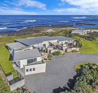 HEARN'S BEACHSIDE VILLA 9 - Australian Directory