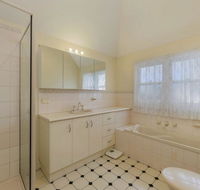 Heart of Geelong Entire Townhouse Sleeps 8 - Australian Directory