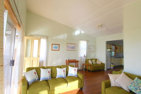 Hi View, 18 Dulconghi Street - Australian Directory 3