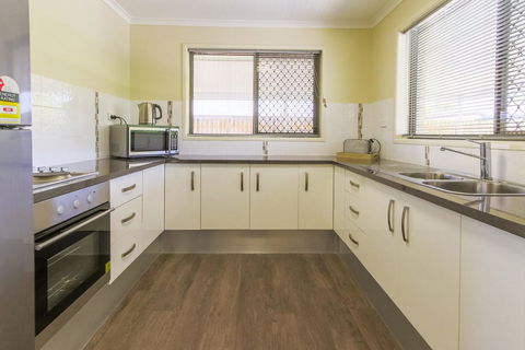 Hibiscus Holiday Home - Australian Directory 1