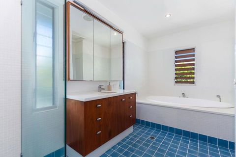 Hidden Escape On Casuarina Beech - Australian Directory 1
