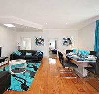 Hidden Gem in Cafe Strip Chadstone  King Bed - Australian Directory