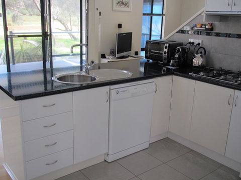 Hidden Grove Retreat - Australian Directory 0