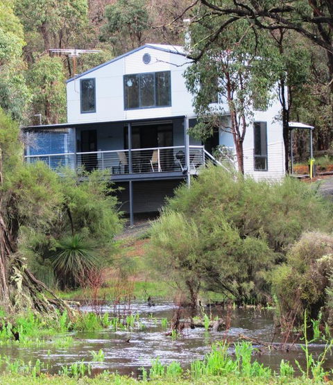 Hidden Grove Retreat - Australian Directory 3